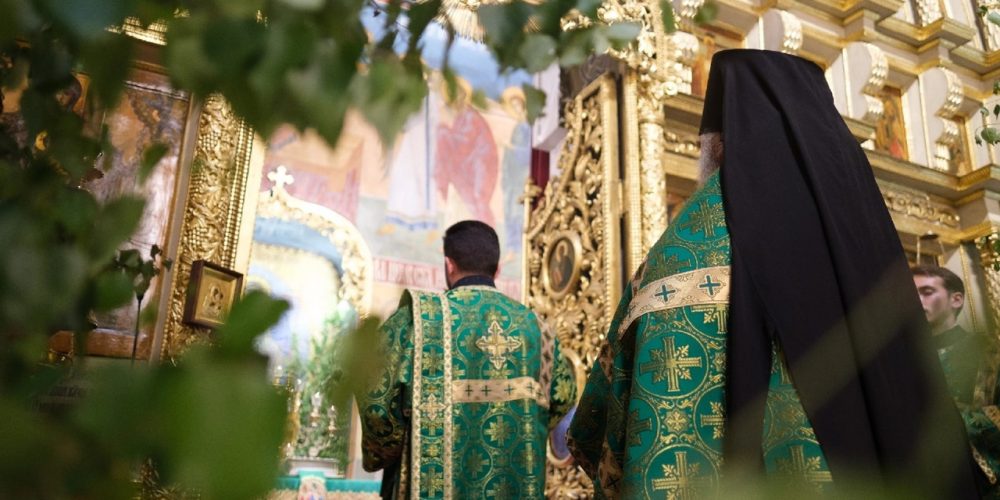 На английском, немецком и французском: литургия на иностранных языках