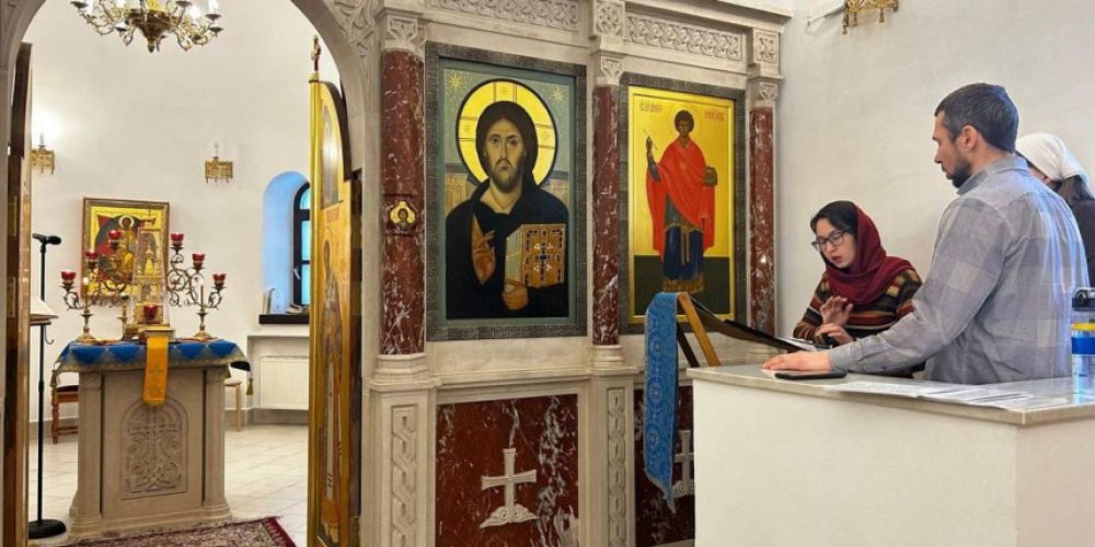 Божественная литургия на фарси и таджикском