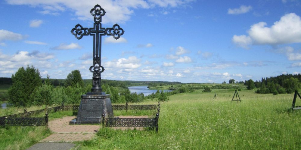 Первое богослужение в возрождающемся монастыре