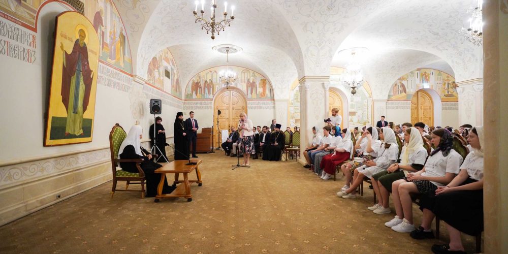 Святейший Патриарх Кирилл встретился с детьми с Донбасса и Украины