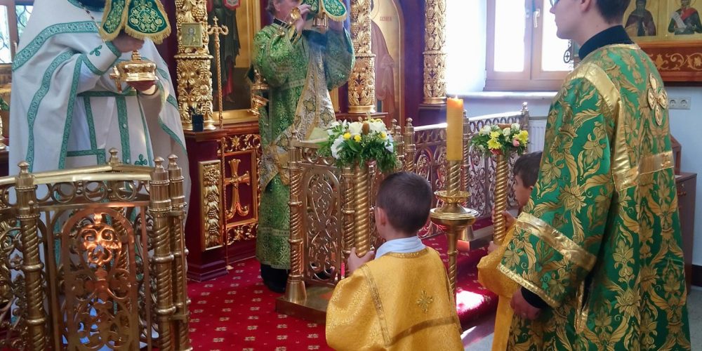 В храме Живоначальной Троицы в Конькове отметили престольный праздник