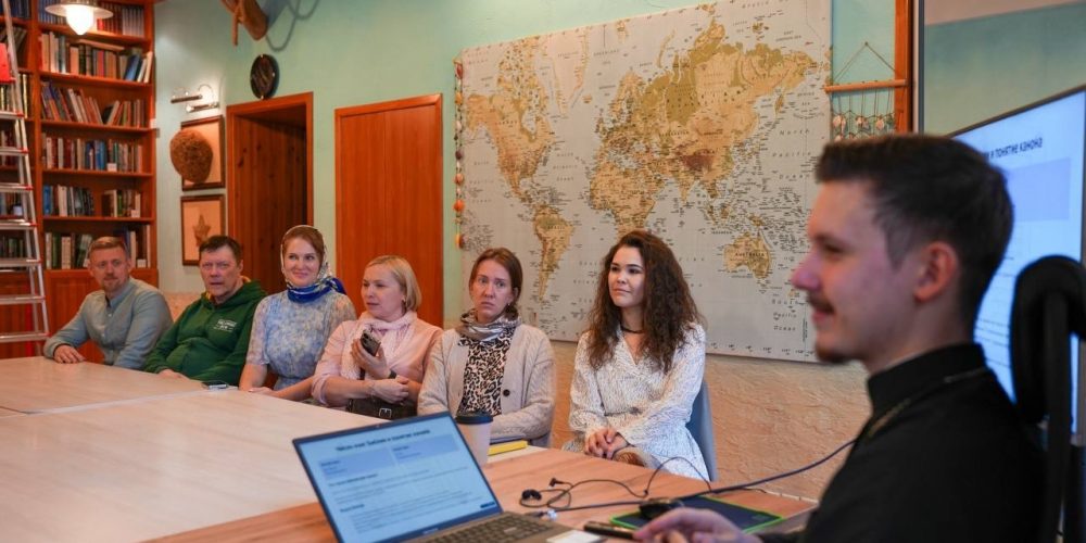 При храме апостола Иакова заработал Библейский кружок