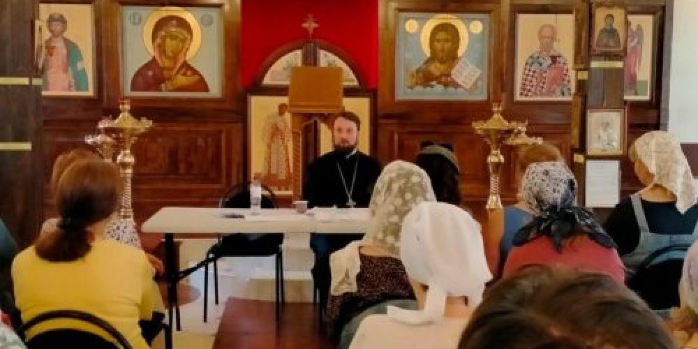 В Западном викариатстве прошел обучающий семинар для работников свечных ящиков