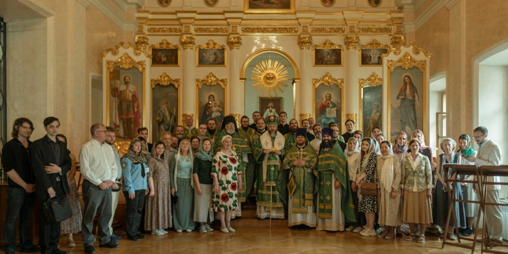 Литургия на разных языках