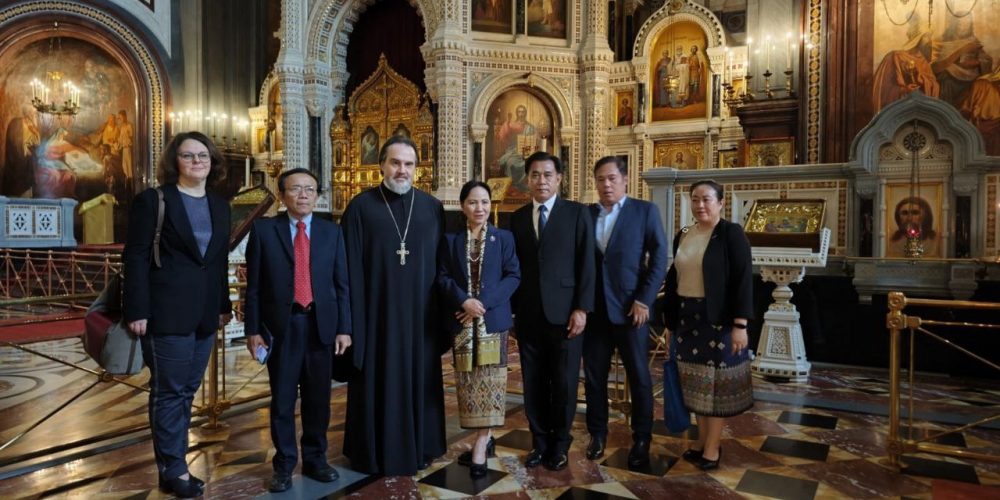 Делегация из Лаоса посетила Храм Христа Спасителя