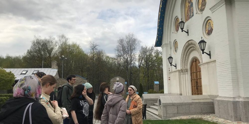 Экскурсия в Покровский храм в Ясеневе для студентов МГУ