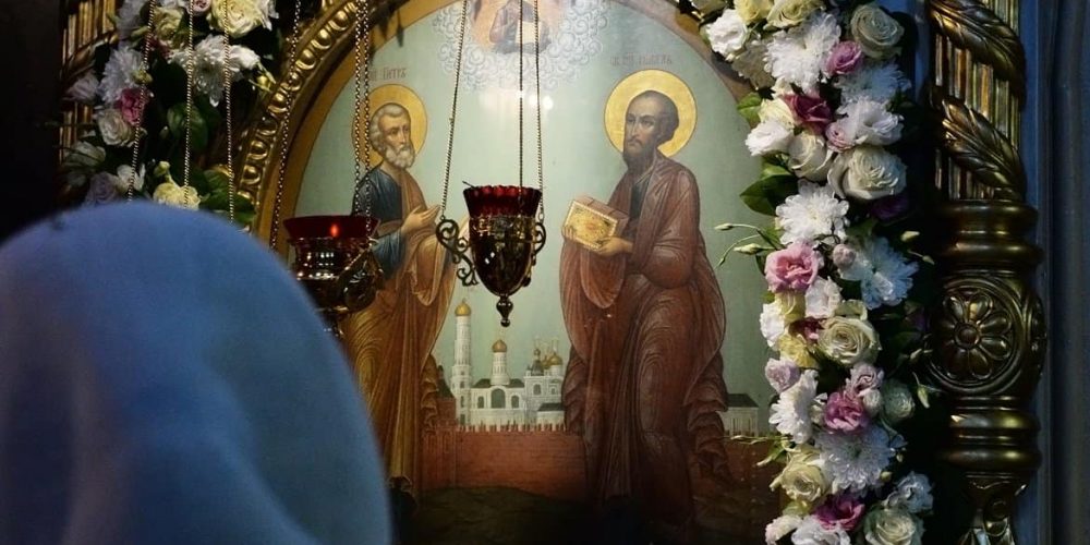 Церковь чтит память апостолов Петра и Павла