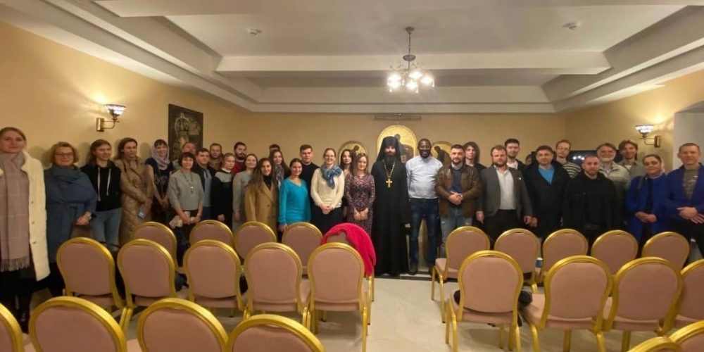 Состоялась лекция иеромонаха Корнилия (Молева) о православии на Филиппинах.