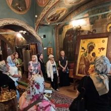 Участники «Московского долголетие» знакомятся со святынями