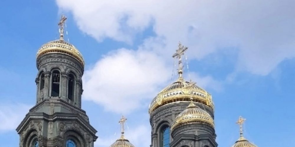 В Церкви выступили против языческой фигуры у монастыря