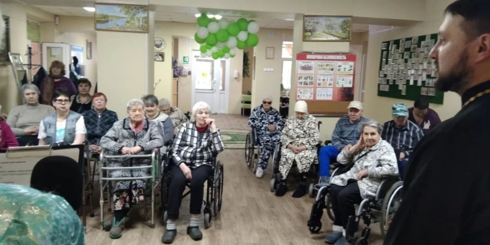 Подарки для пациентов домов престарелых и госпиталей