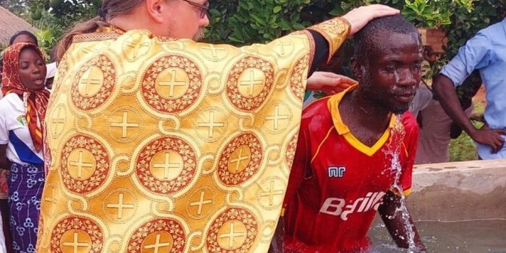 В Нигерии десятки людей приняли православие