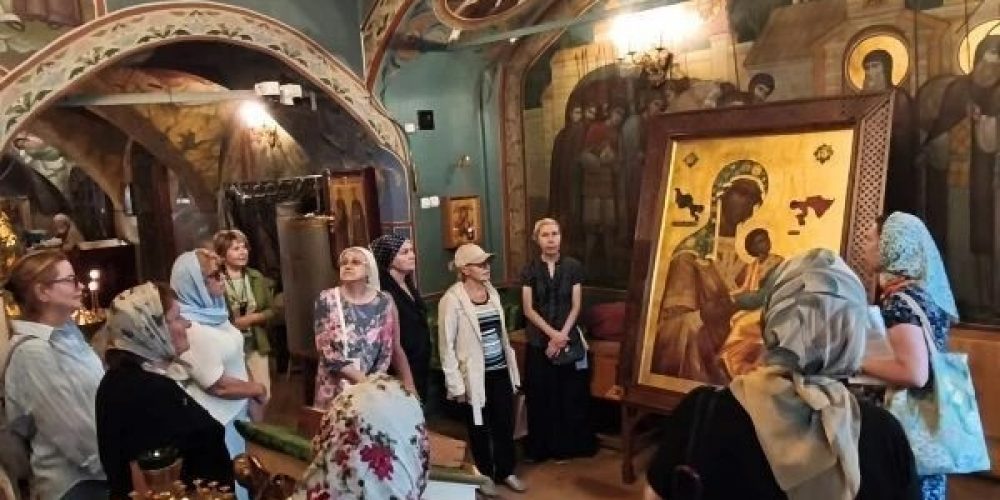 Участники «Московского долголетие» знакомятся со святынями